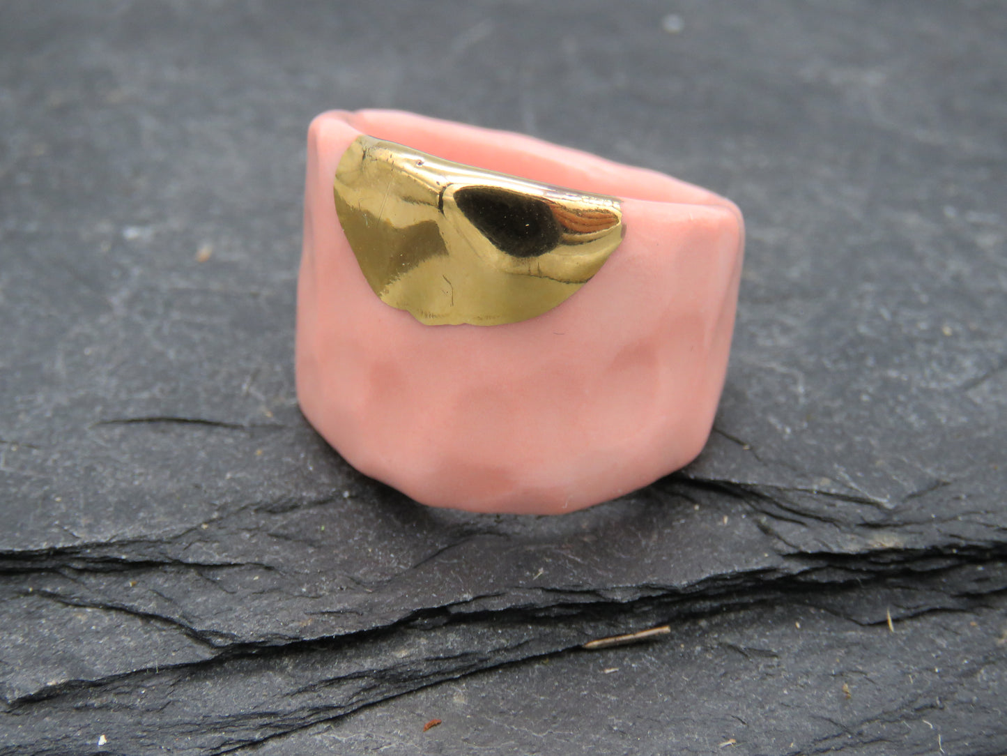Hammered pink and gold ring Size Q