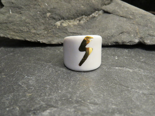 Porcelain Ring with lightening bolt Size P