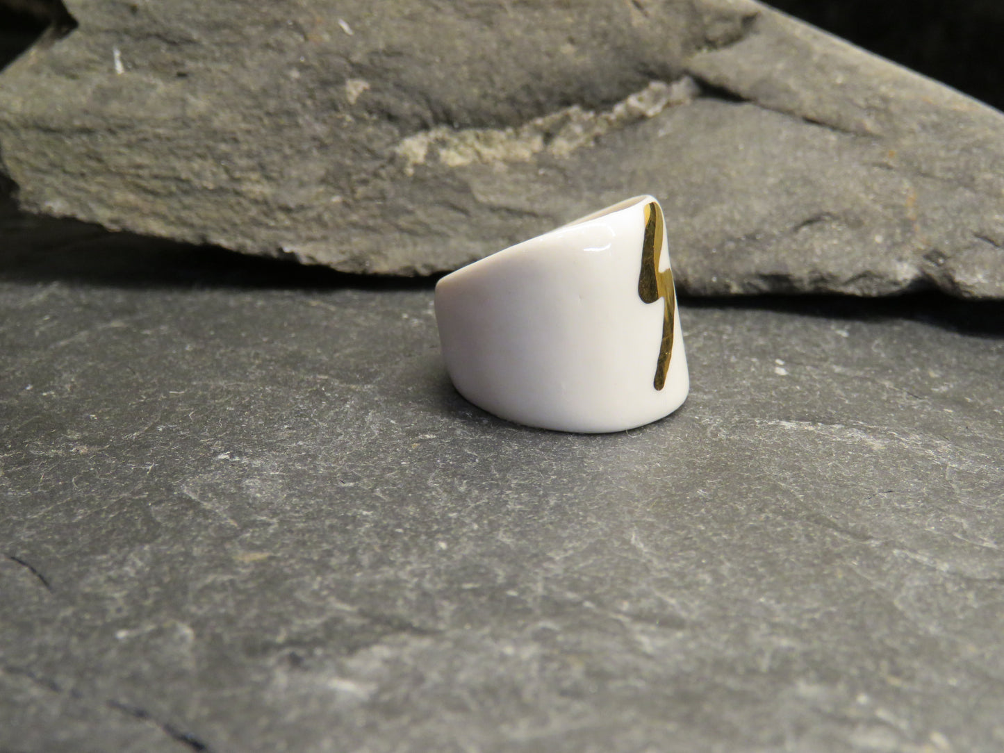 Porcelain Ring with lightening bolt Size P