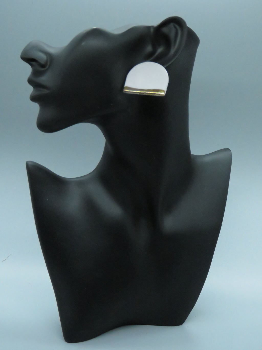 Lilac D shaped earrings