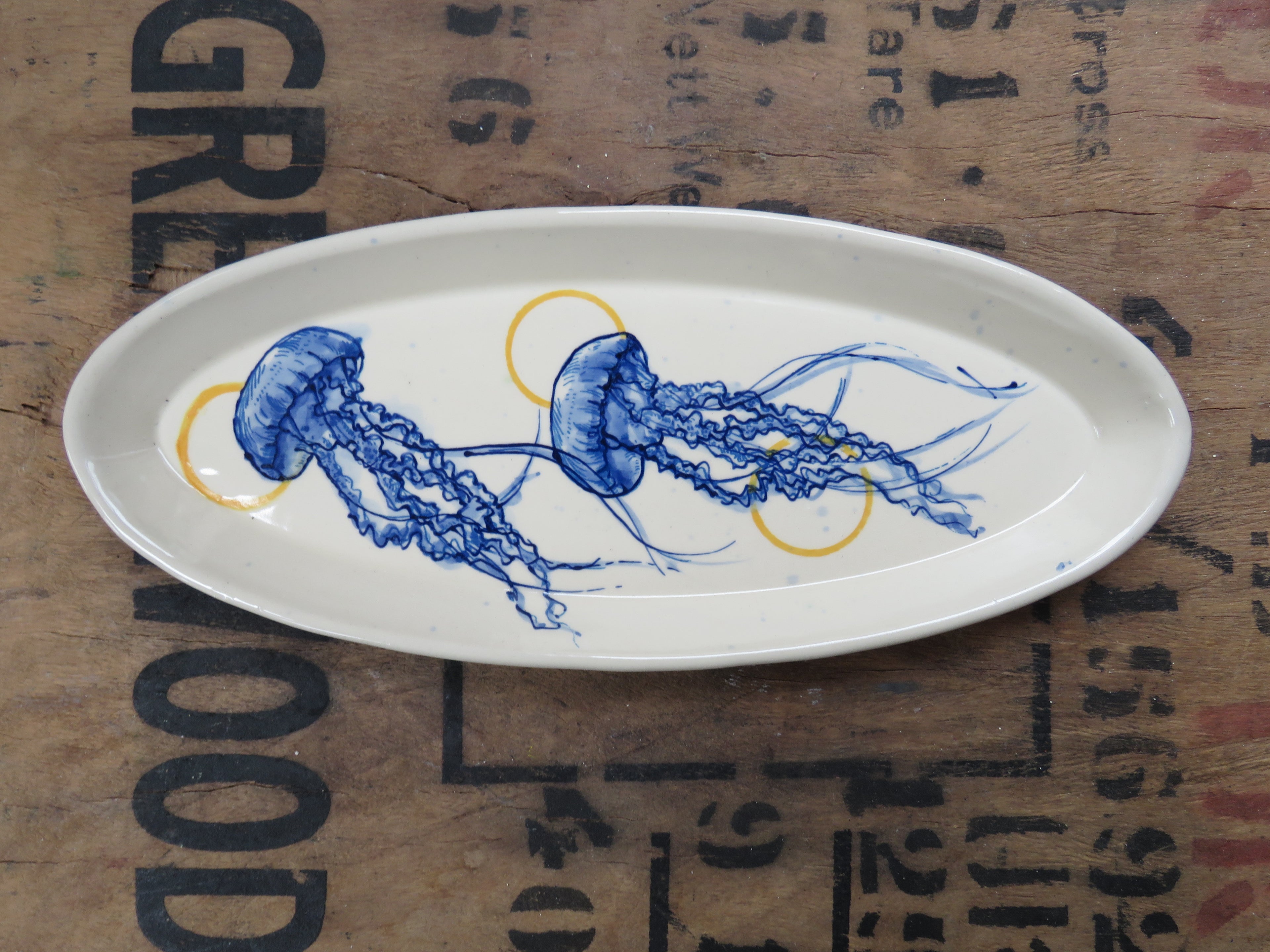 Oblong serving dish with Jelly fish