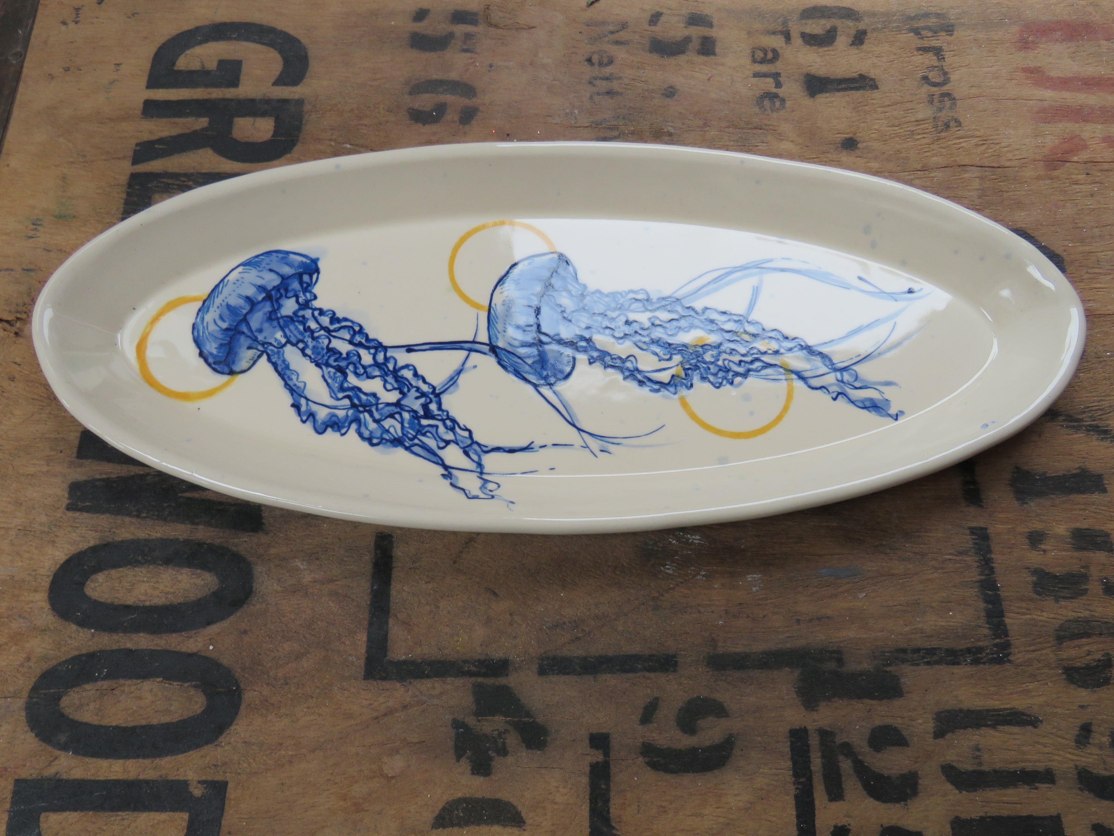 Oblong serving dish with Jelly fish