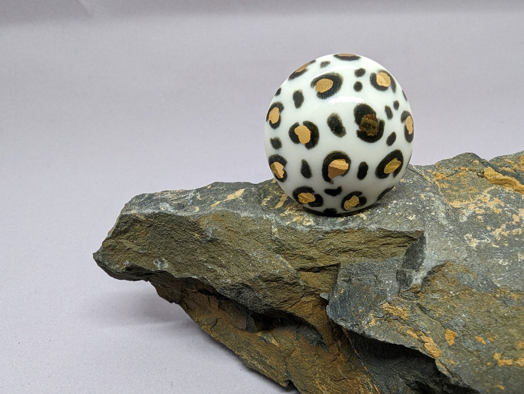 Porcelain leopard ring Size N1/2