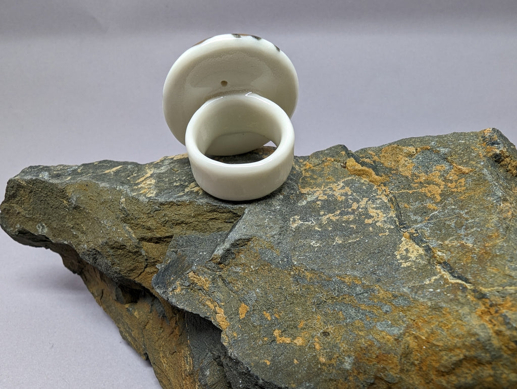 Porcelain leopard ring Size N1/2