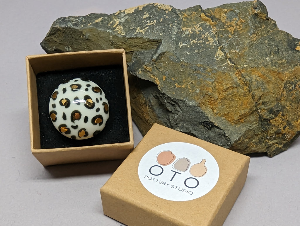 Porcelain leopard ring Size N1/2